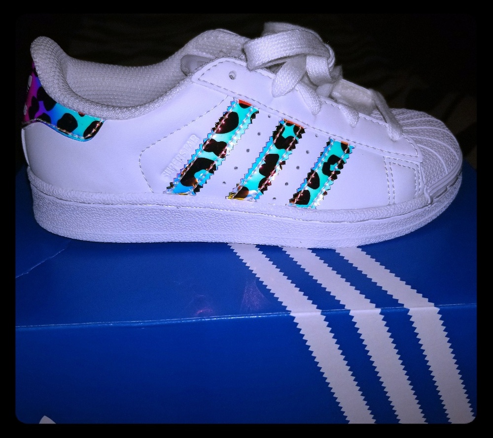 Girl White Mettallic Striped Adidas sz.11